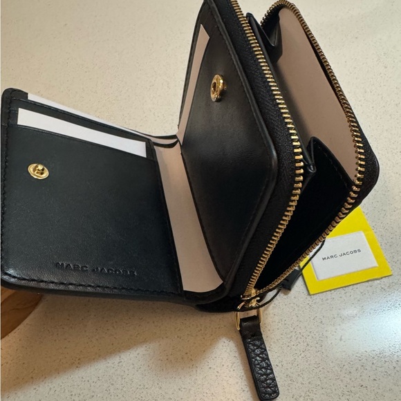 Marc Jacobs THE WALLET-Black Leather Textured Wallet, 100% Authentic, NWT - Picture 9 of 13